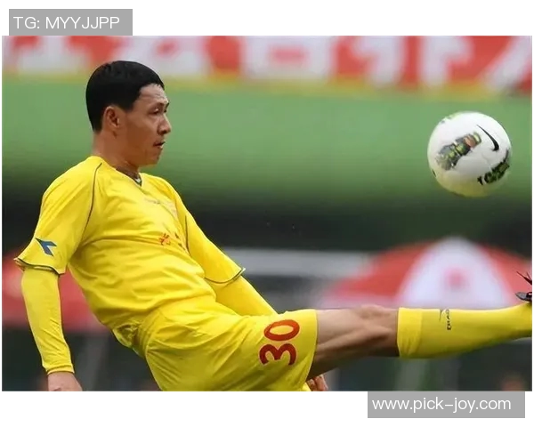 聚焦绿茵场超帅男神球星展现力量与颜值并存的传奇风采